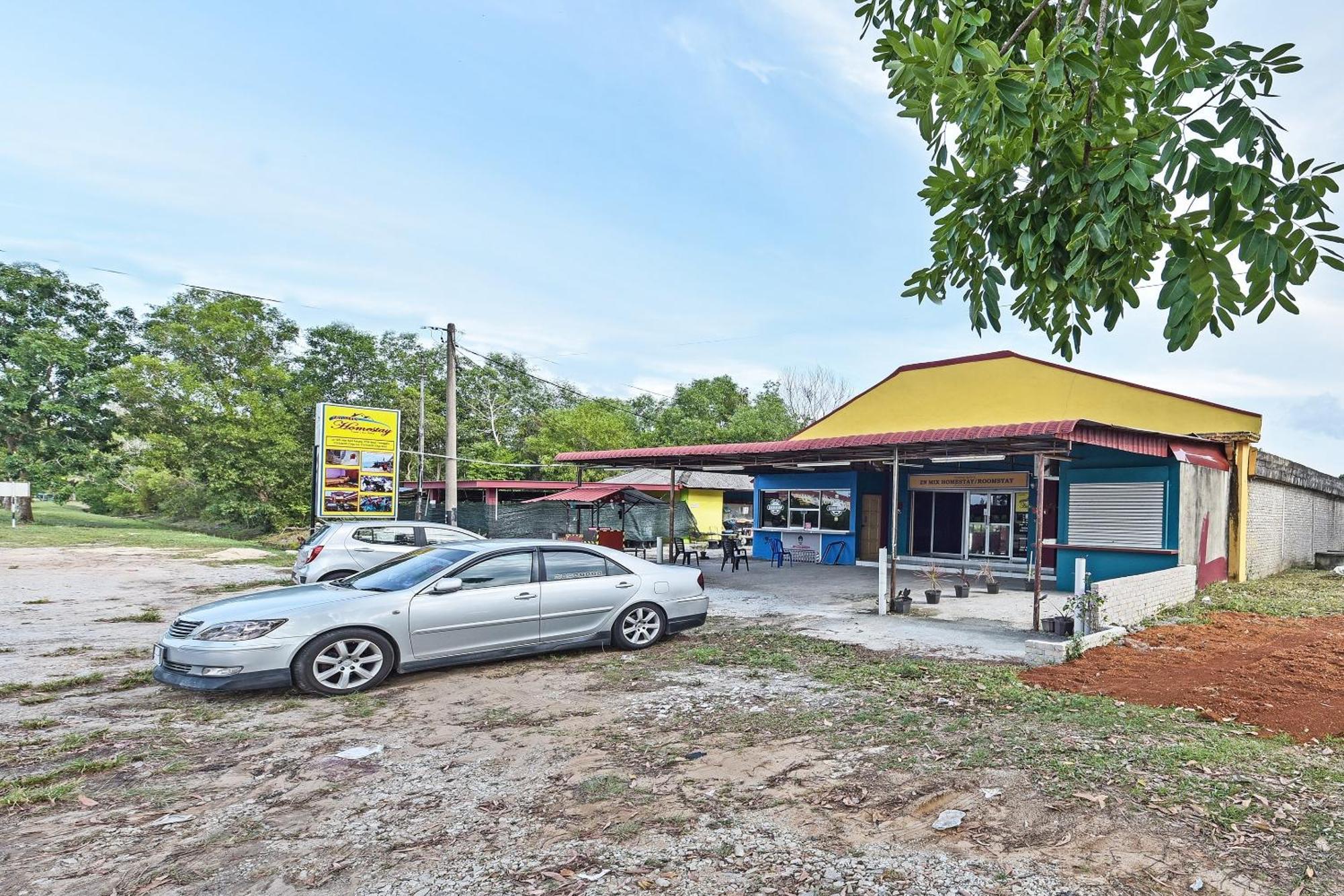Oyo 90551 Zn Mix Homestay & Roomstay Kampung Raja 외부 사진